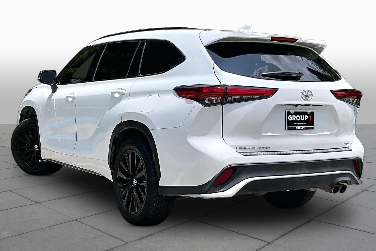 Used 2023 Wind Chill Pearl Toyota XSE image 11