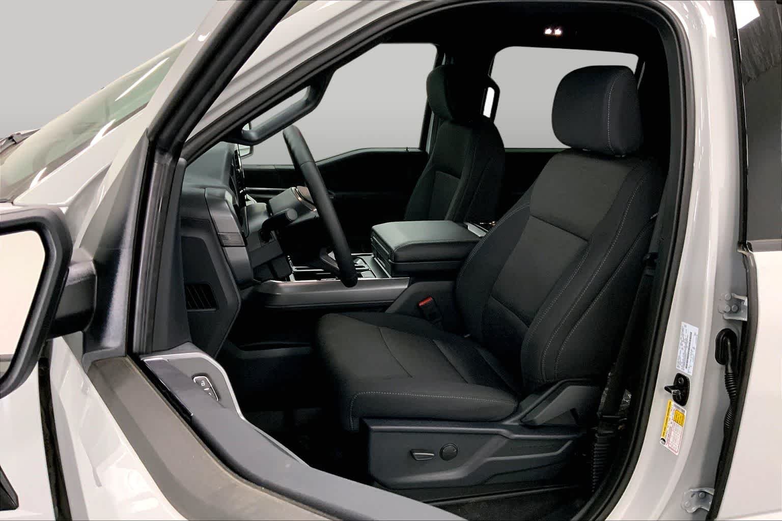 New 2026 Avalanche Ford XLT image 8