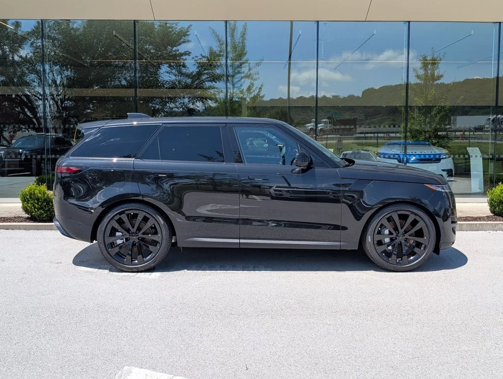 New 2026 Santorini Black Land Rover SE image 8