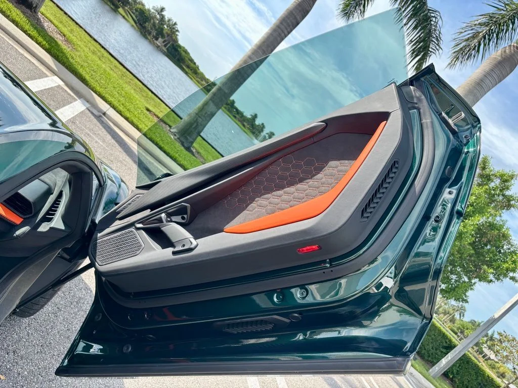 Used 2025 Verde Hydra Metallic Lamborghini  image 22