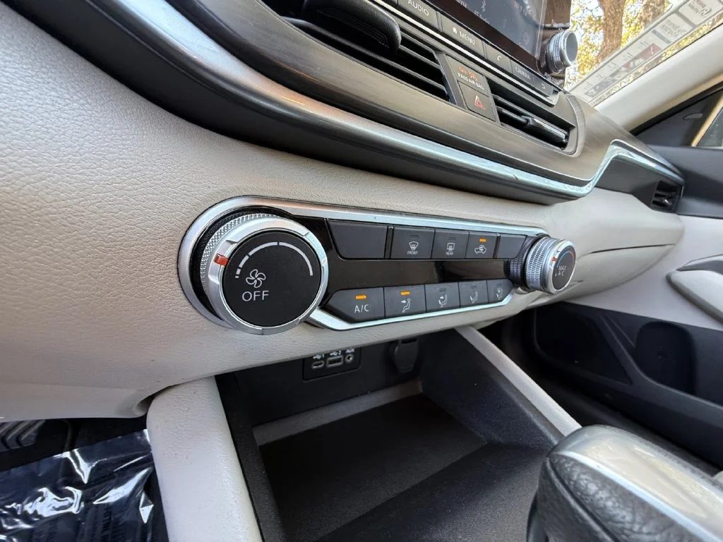 Used 2025 Black Nissan 2.5 SV image 13