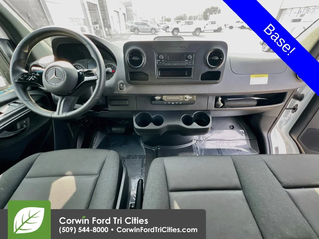Used 2025 Arctic White Mercedes-Benz Cargo 170 WB image 5