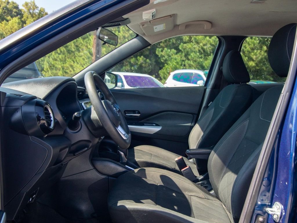 Used 2020 Blue Nissan SV image 7
