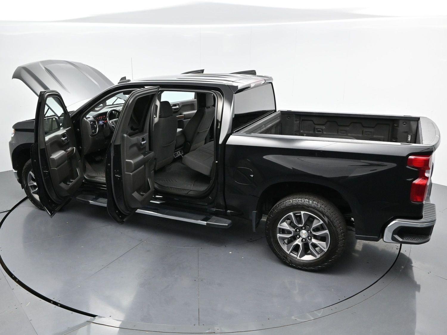 Used 2022 Black Chevrolet LT image 40