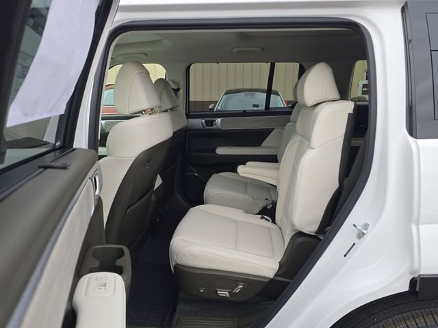 Used 2025 White Hyundai Calligraphy image 22