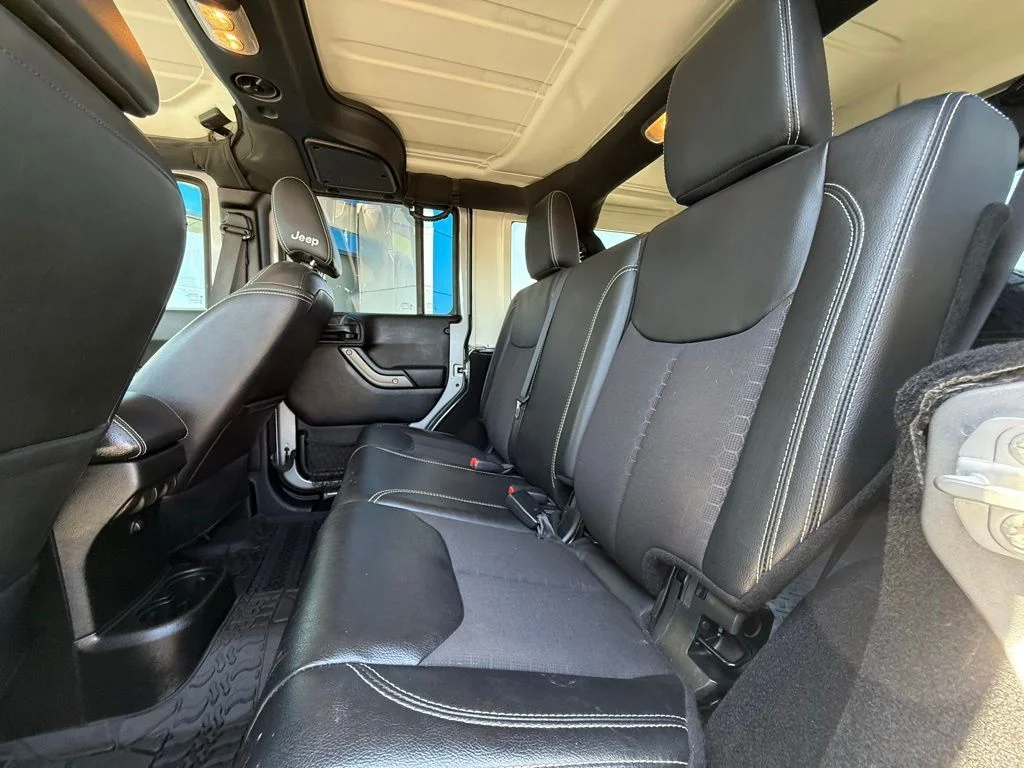 Used 2018 Silver Jeep Unlimited Sport image 34