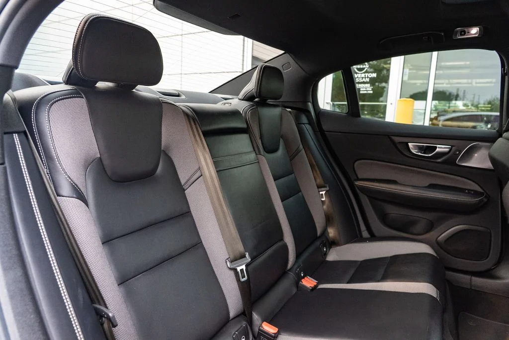Used 2022 White Volvo T8 R-Design image 26