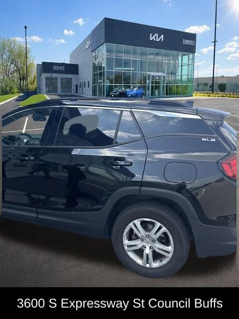 Used 2018 Black GMC SLE image 8