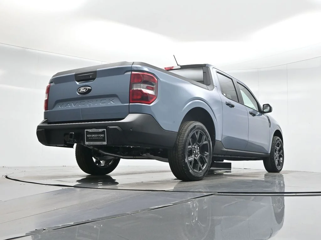 New 2025 Azure Gray Metallic Tri-Coat Ford XLT image 46
