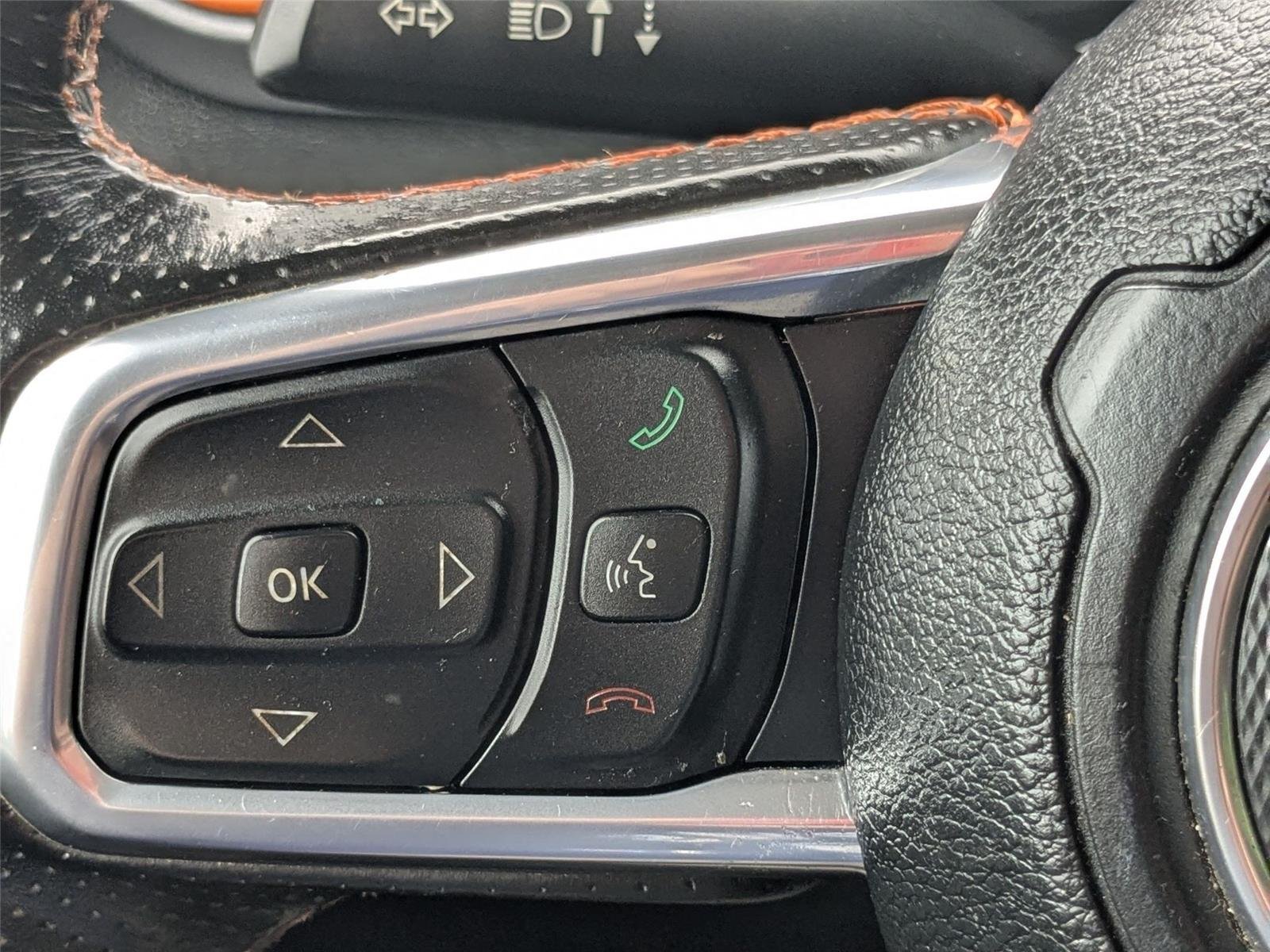 Used 2022 Black Clearcoat Jeep Mojave image 14