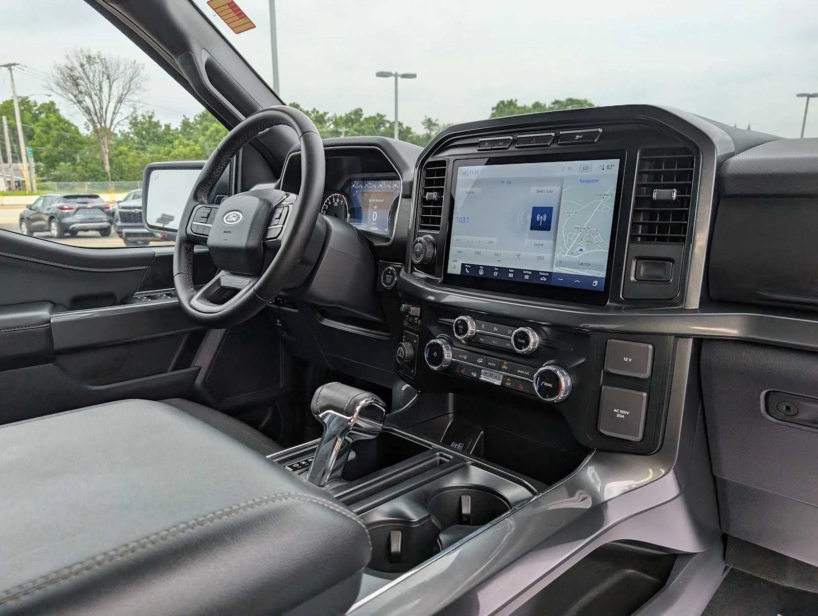 Used 2023 Oxford White Ford XLT image 46