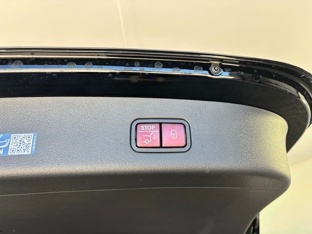 New 2026 Black Mercedes-Benz GLC 300 image 33