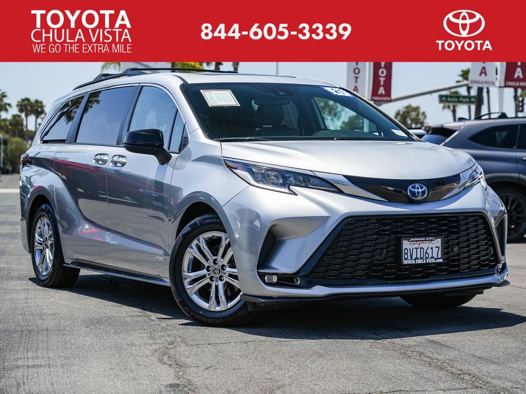 2021 Toyota Sienna XSE 7-Passenger Hybrid AWD's photo