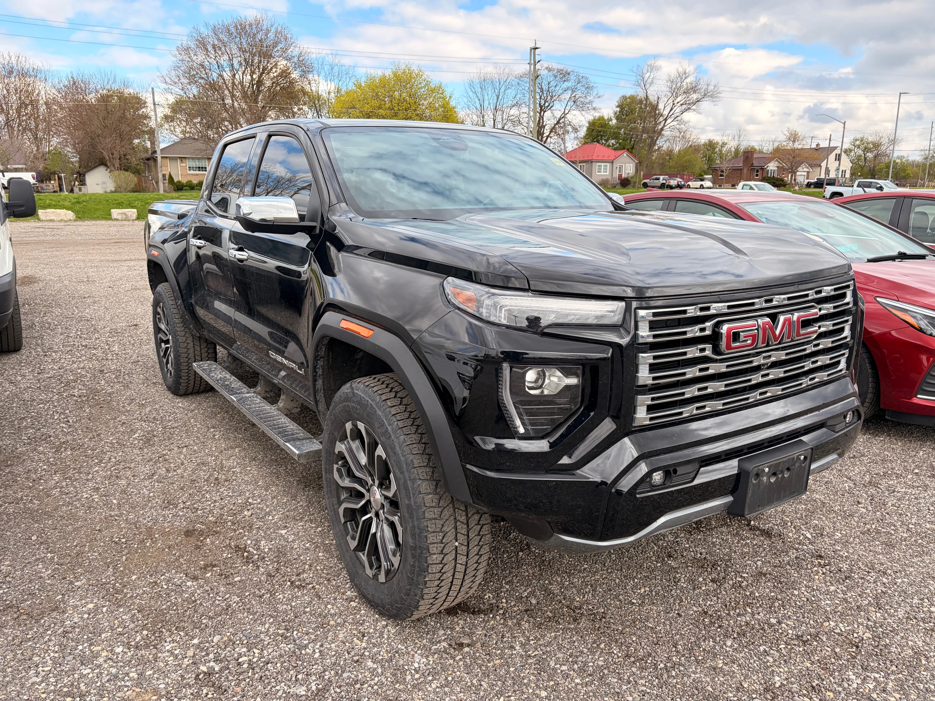 Used 2024  GMC Denali image 2