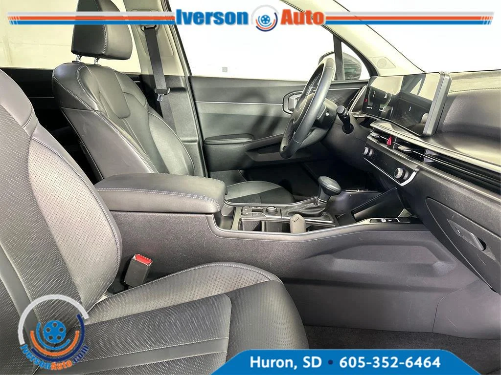 Used 2024 Everlasting Silver Kia S image 32