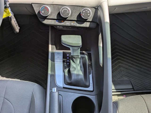 Certified Used 2022 Scarlet Red Hyundai SE image 18