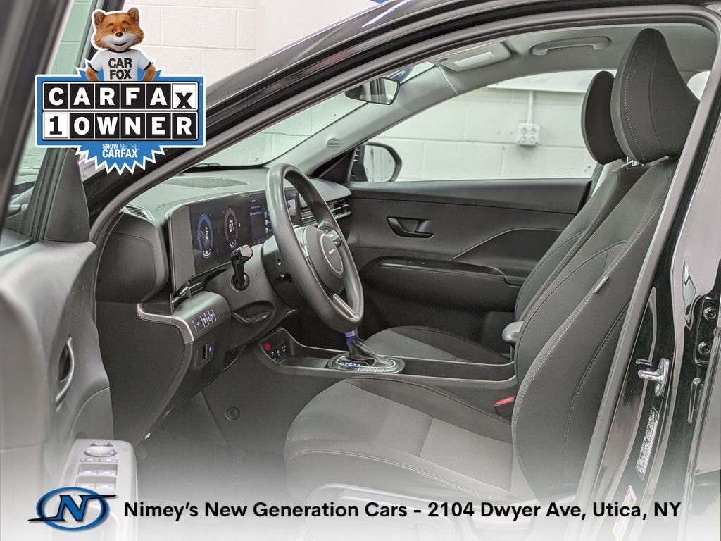 Used 2024 Black Hyundai SE image 3