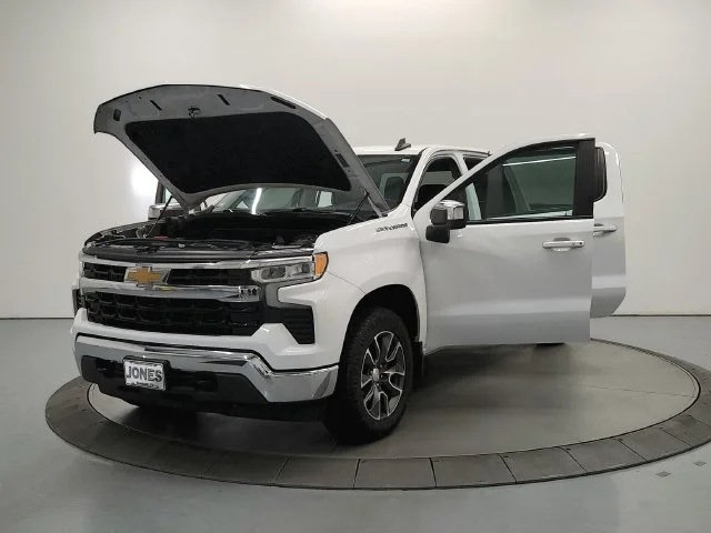 Used 2023 White Chevrolet LT image 11