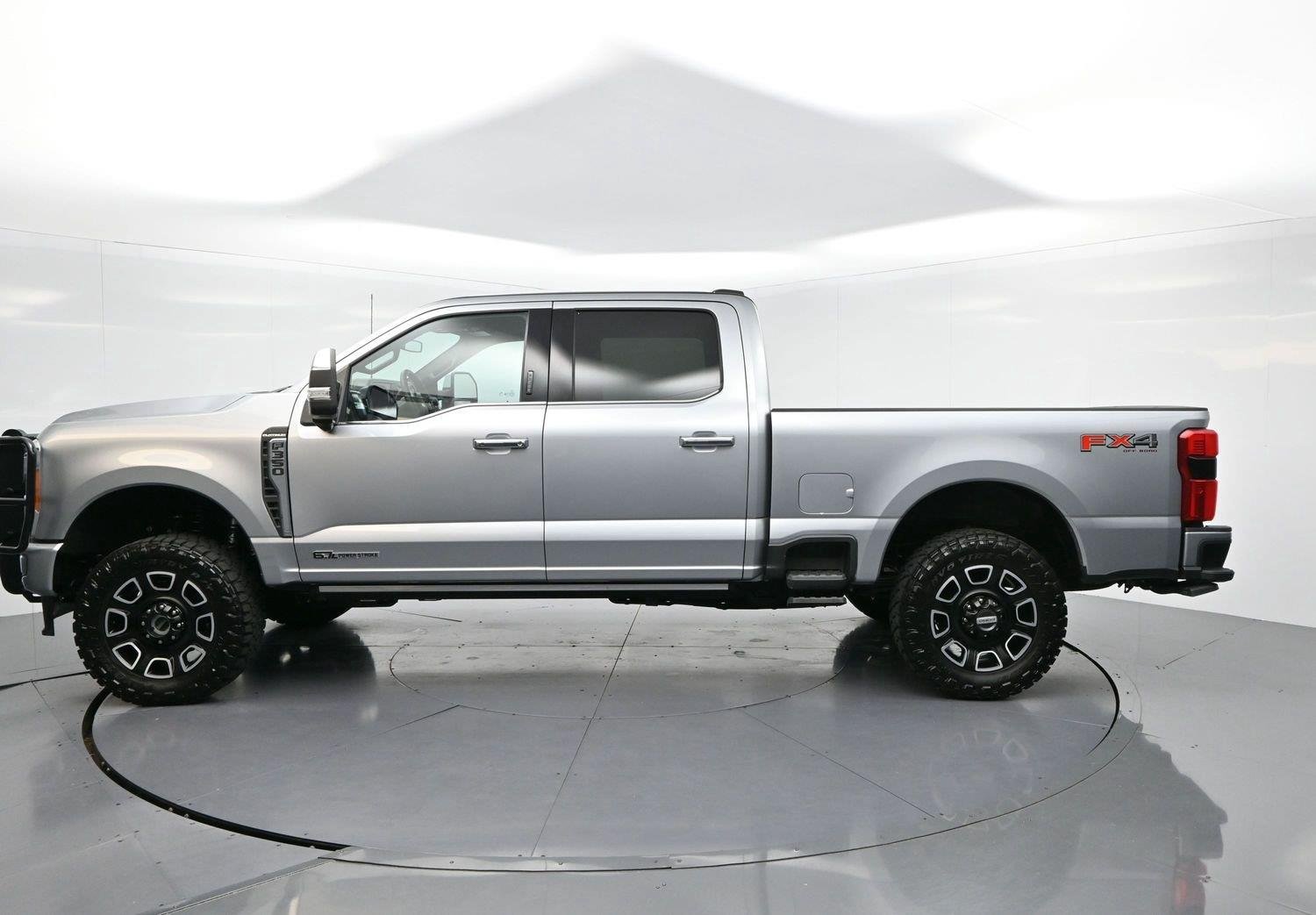 Used 2023 Iconic Silver Metallic Ford XL image 4