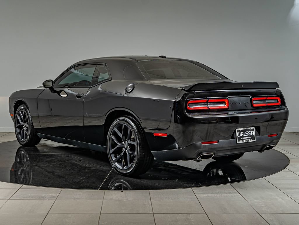 Used 2021 Pitch Black Clearcoat Dodge SXT image 7
