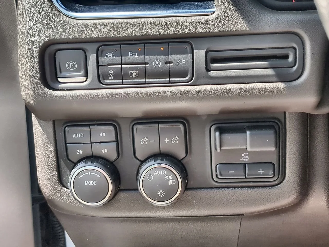Used 2022 Summit White Chevrolet LT image 18