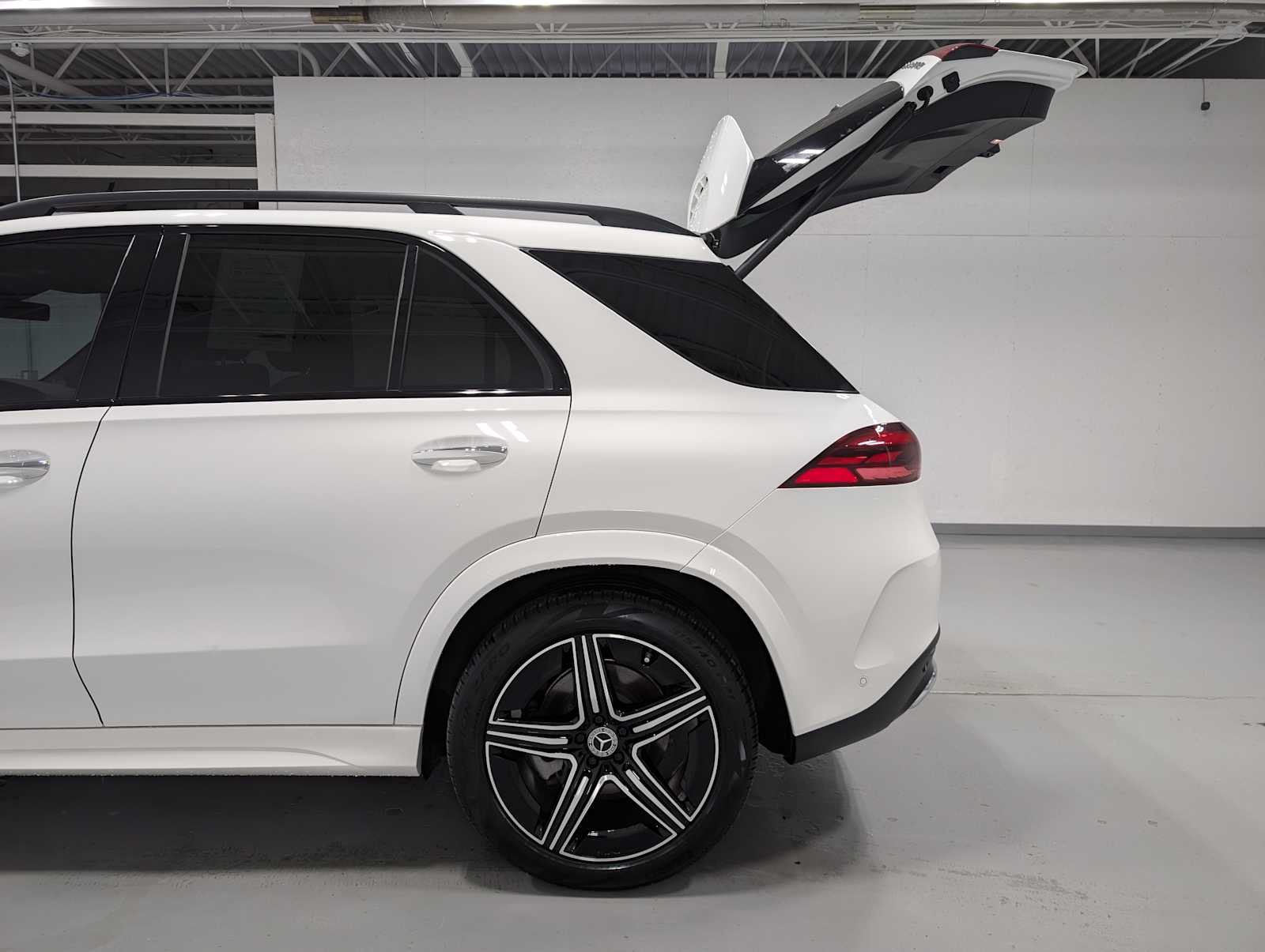 Certified Used 2025 Polar White Mercedes-Benz GLE 350 image 11