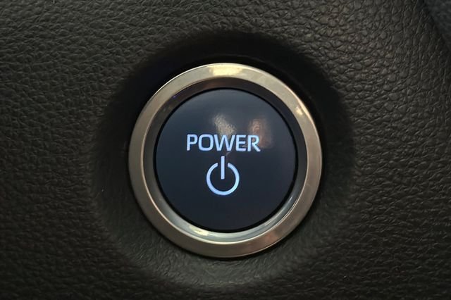 Used 2022 Wind Chill Pearl Toyota LE image 27