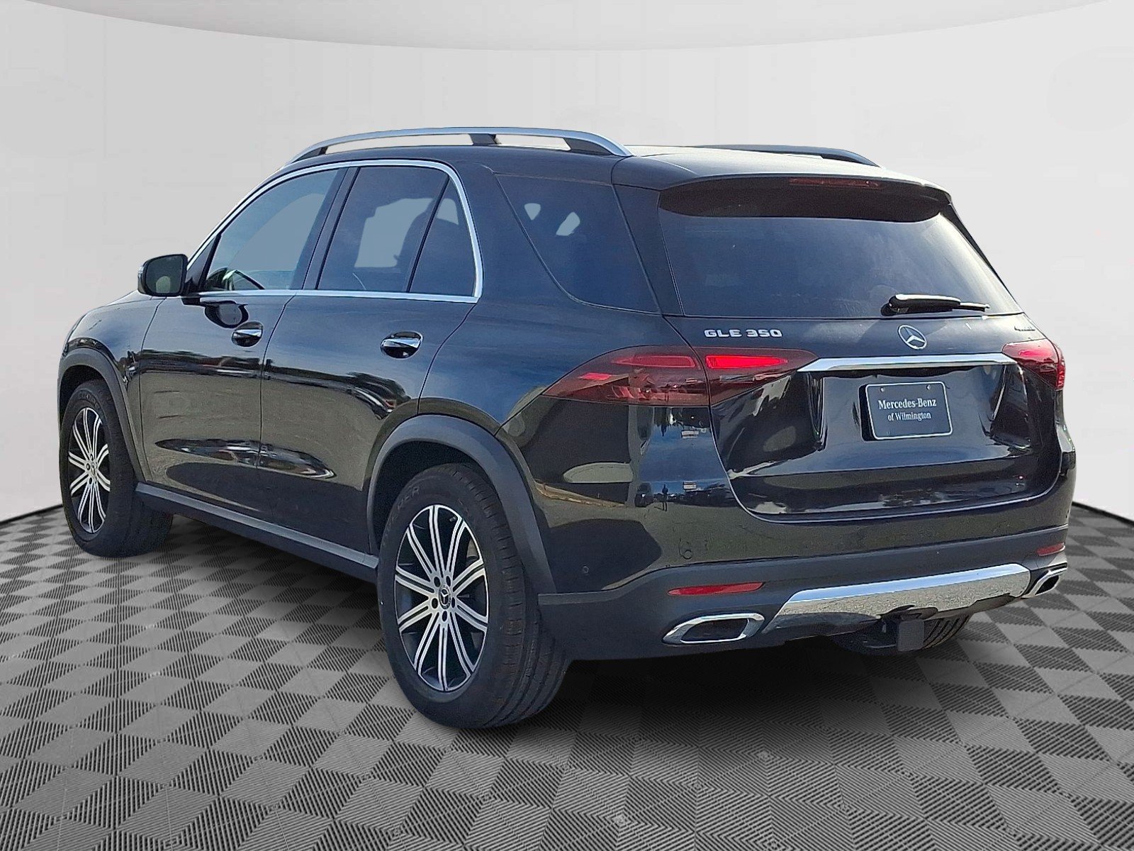 New 2026 Obsidian Black Metallic Mercedes-Benz GLE 350 image 4