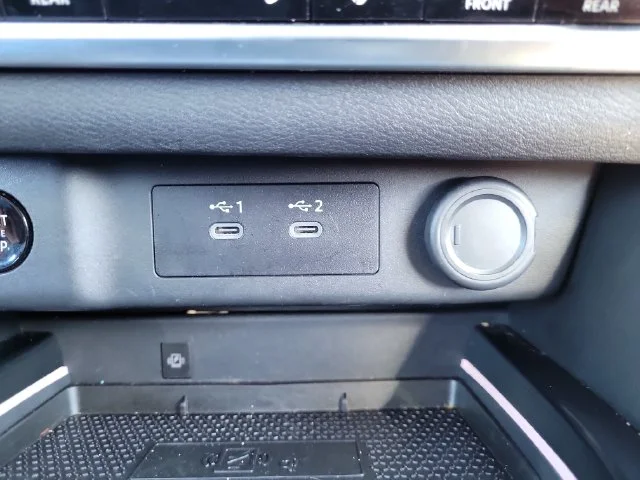 Used 2025 Red Nissan Platinum image 33