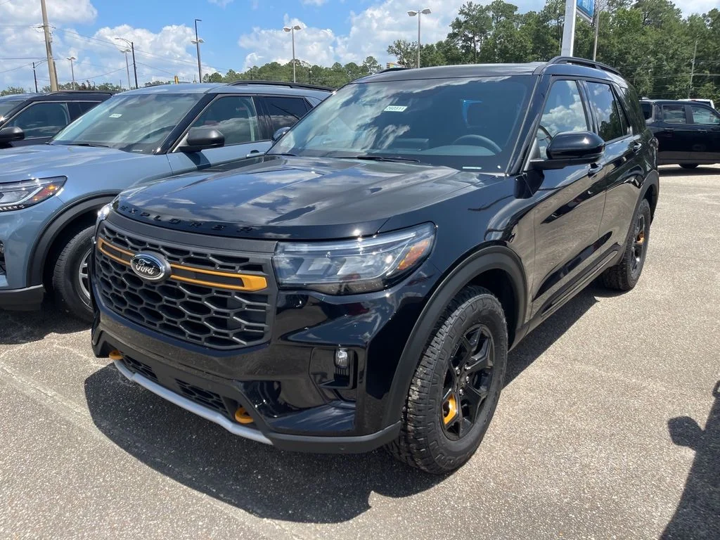 New 2026 Agate Black Metallic Ford Tremor® image 2