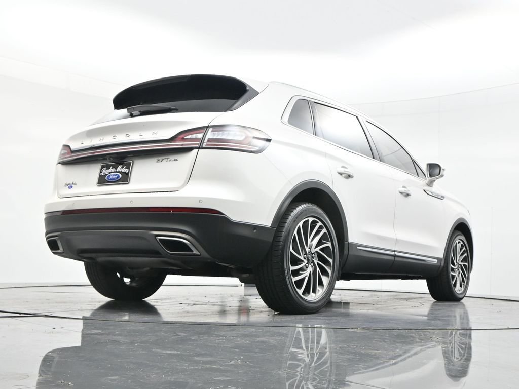 Used 2019 White Platinum Clearcoat Metallic Lincoln Reserve image 47