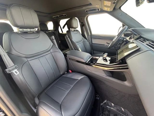 New 2026 Black Land Rover Dynamic SE image 16