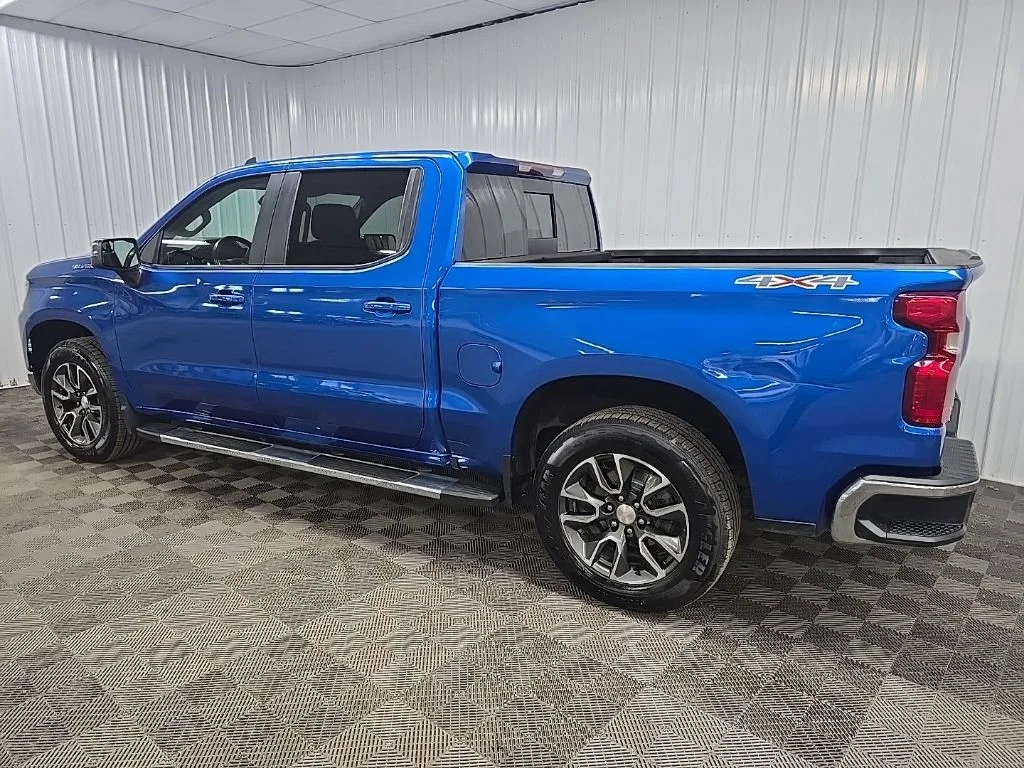 Used 2024 Blue Chevrolet LT image 4