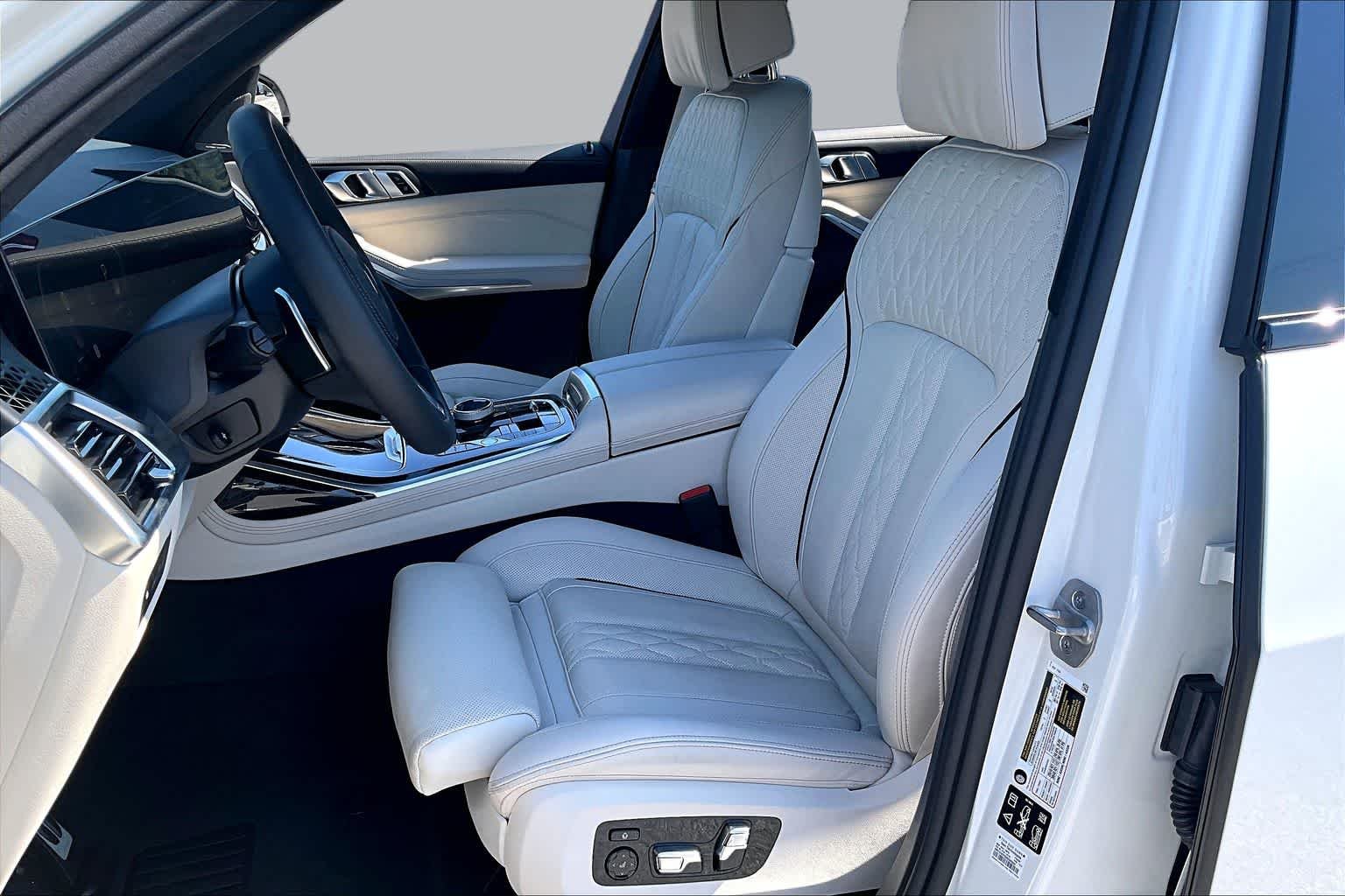 Used 2026 Alpine White BMW xDrive40i image 7