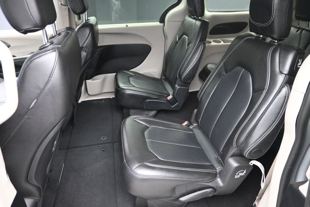 Used 2024 Silver Chrysler Touring L image 15