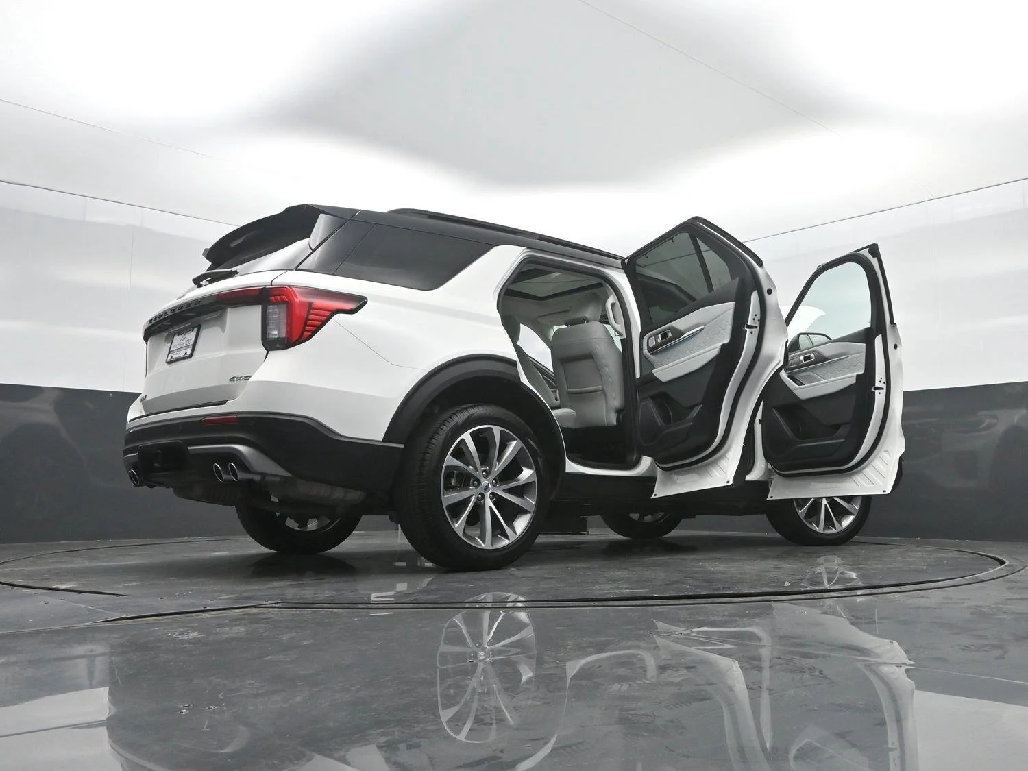 Used 2025 Star White Metallic Tri-Coat FORD Platinum image 53