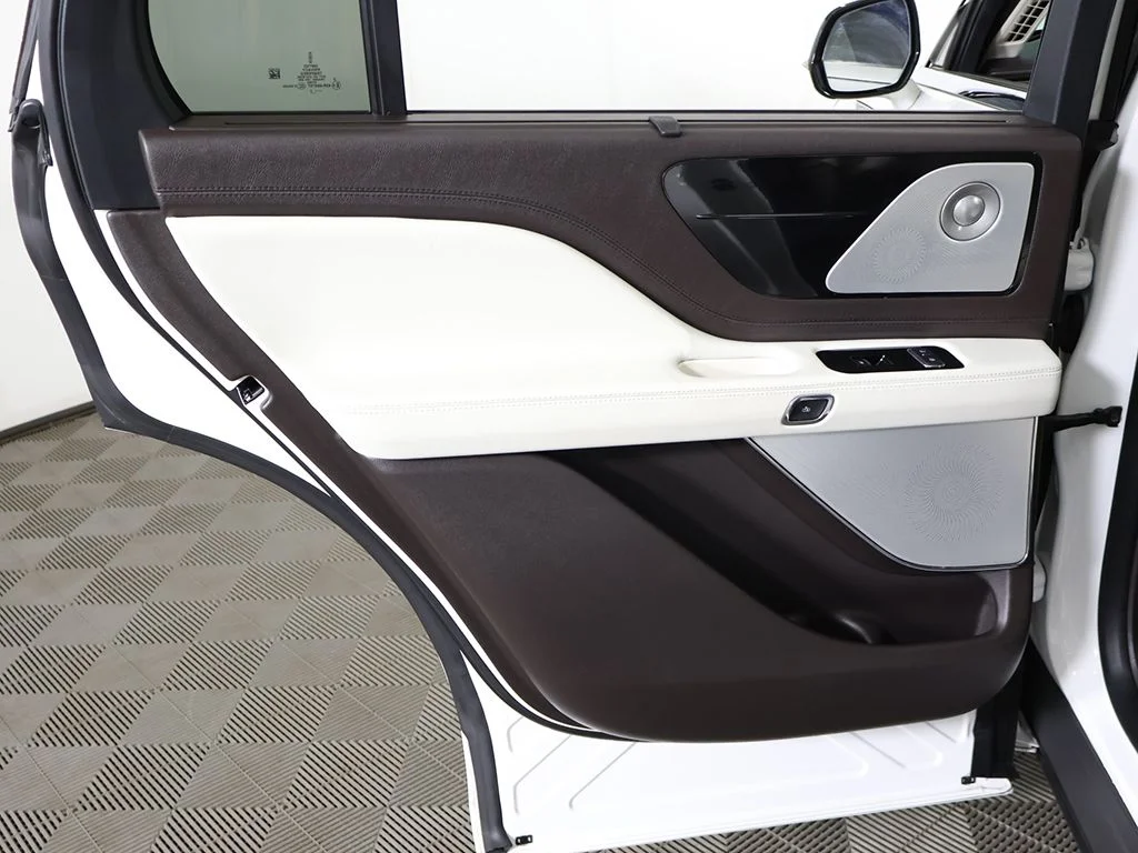 Used 2020 White Metallic Lincoln Black Label image 31