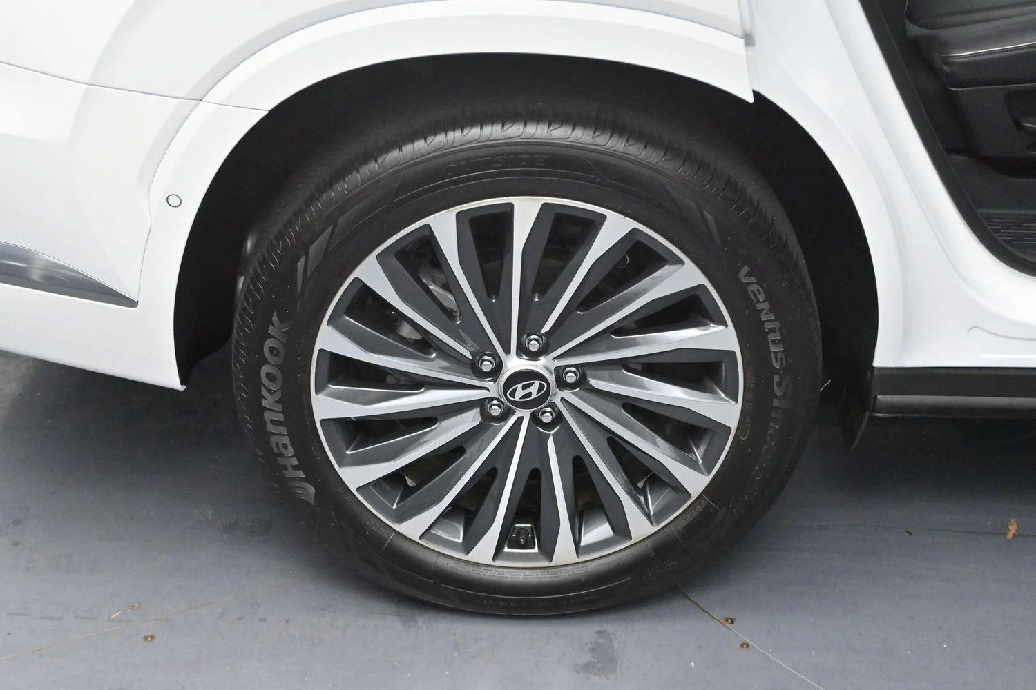Used 2024 Hyper White Hyundai Calligraphy image 38