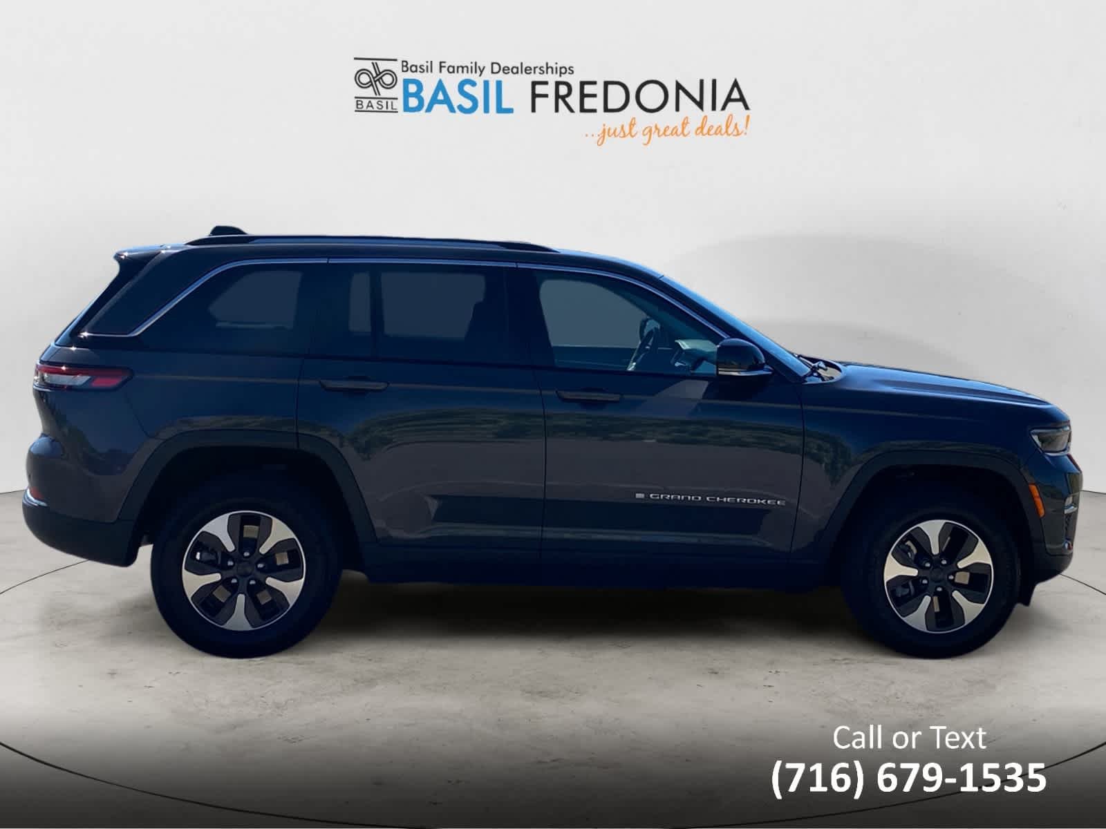 Used 2023 Baltic Gray Metallic Clearcoat Jeep  image 12