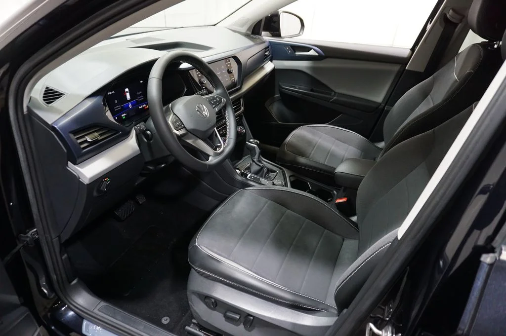 Certified Used 2023 Black Volkswagen 1.5T SE image 9