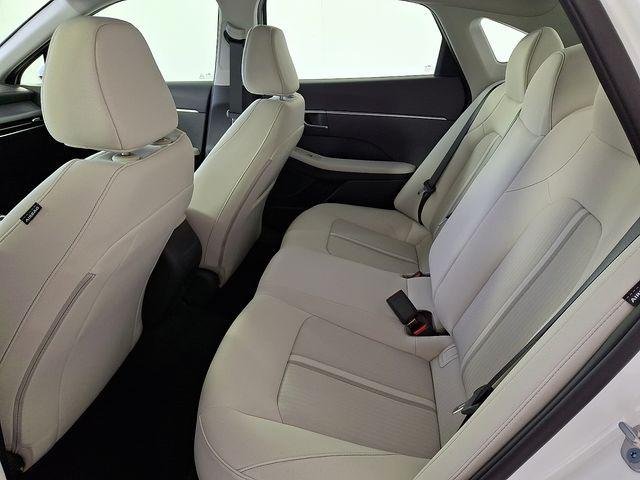 New 2026 White Hyundai SE image 10