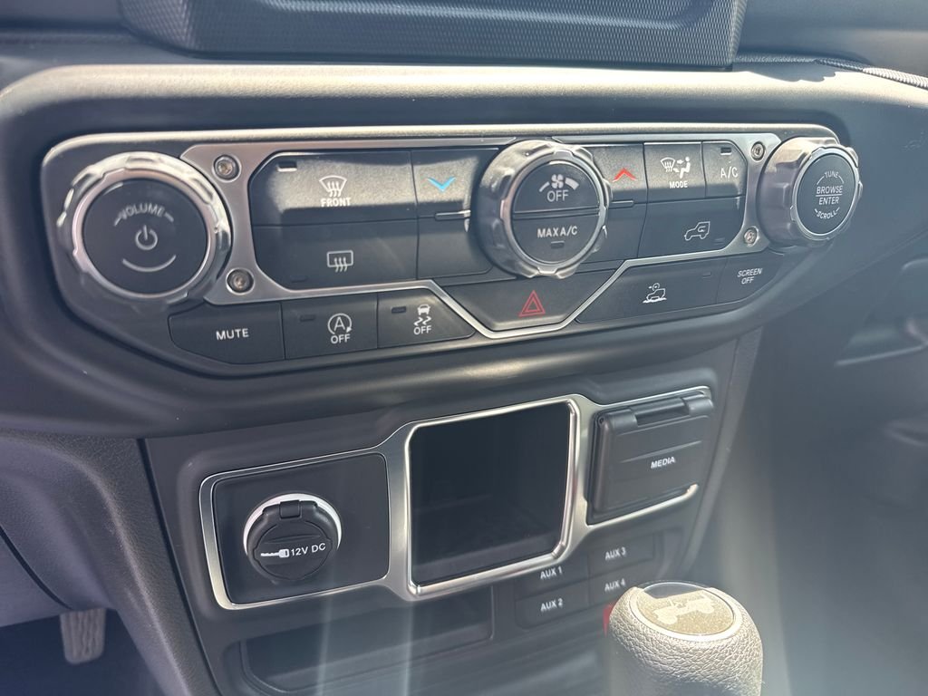Used 2023 White Jeep Sport image 26