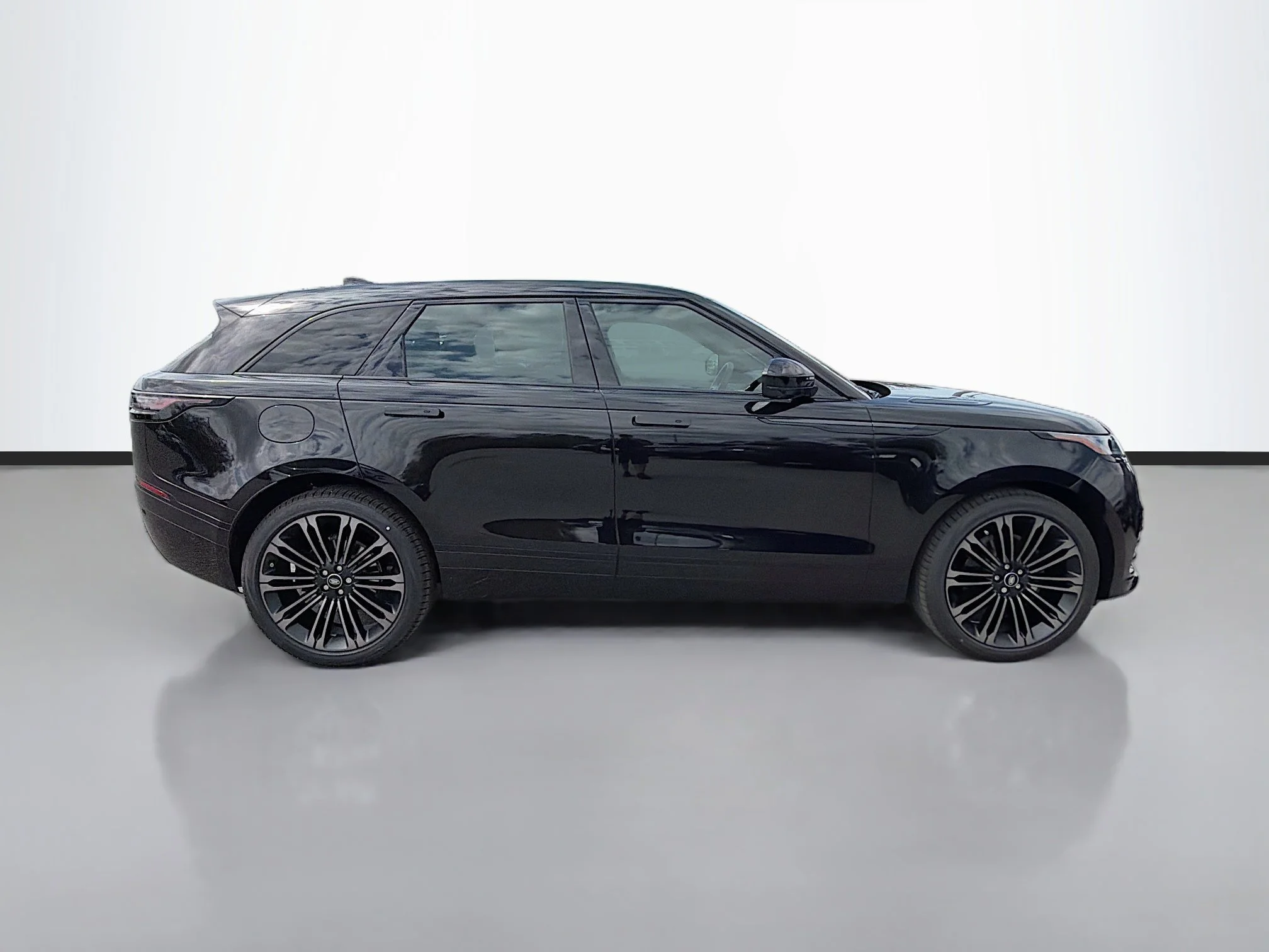 New 2026 Santorini Black Land Rover Dynamic SE image 6