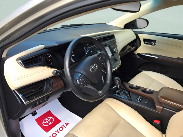 Used 2015  Toyota Limited image 17