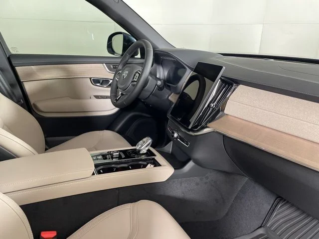2025 Volvo XC90 Core - Photo 15