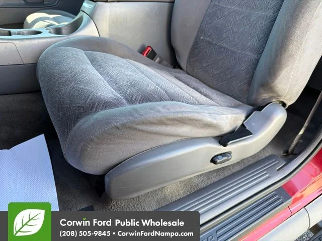 Used 2002 Red Ford Base image 24