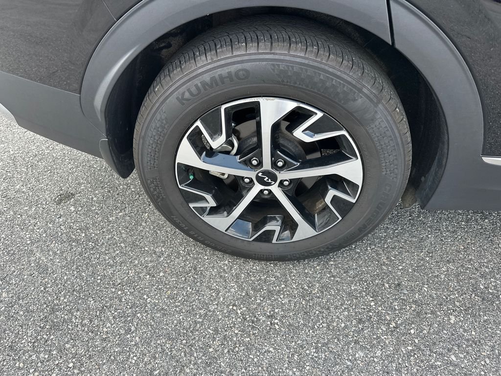 Used 2025 Black Kia EX image 17