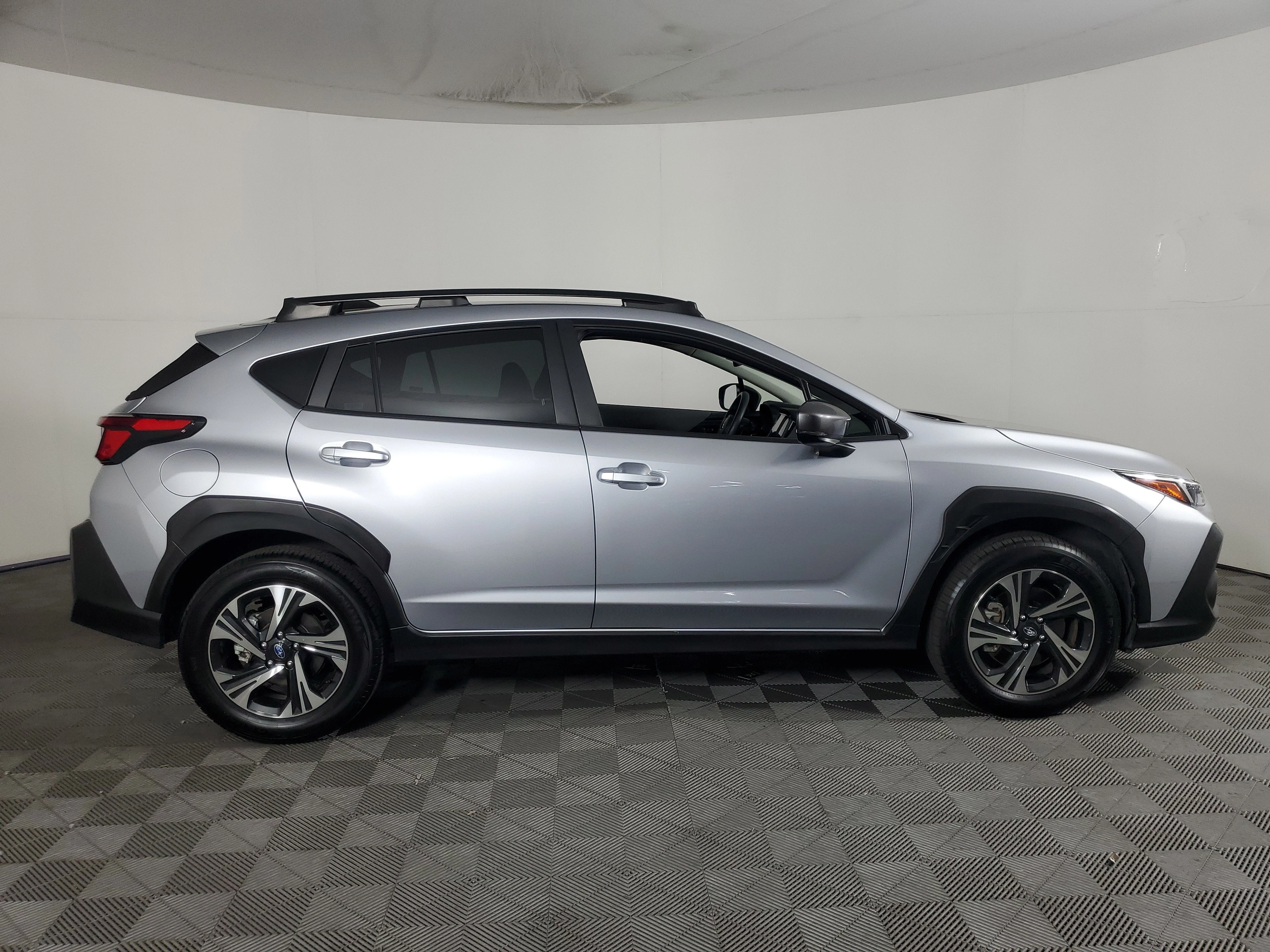 Certified Used 2025 Ice Silver Metallic Subaru Premium image 3