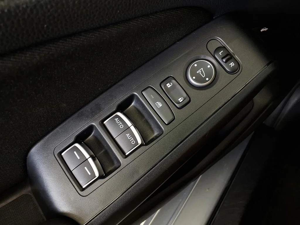 Used 2025  Honda Sport image 25