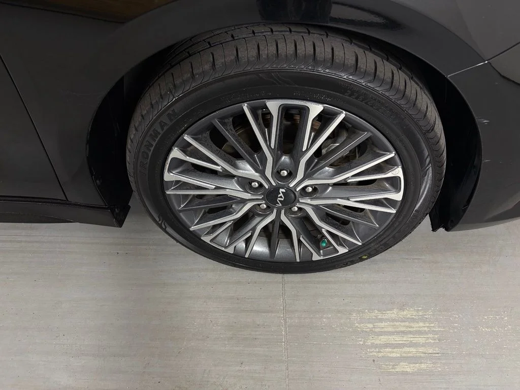 Used 2023 Black Kia GT-Line image 10